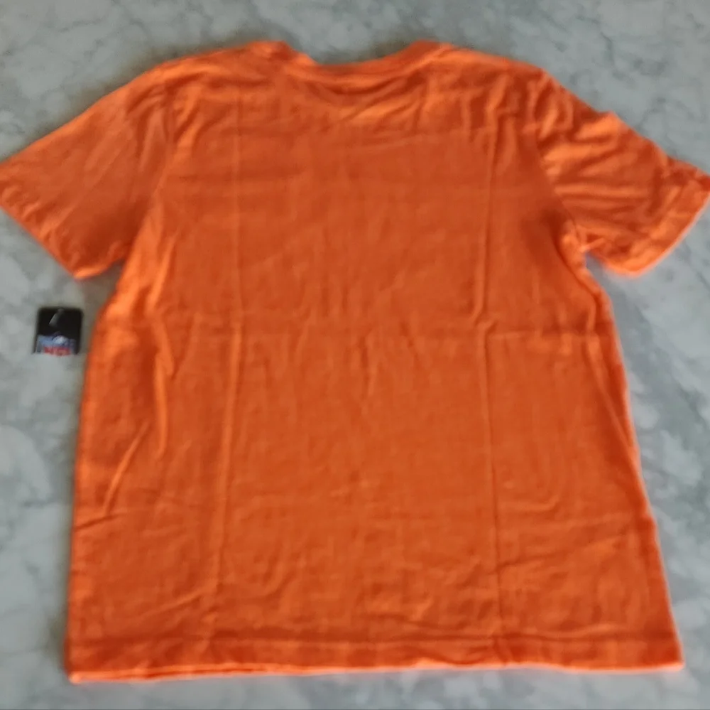 NFC Chicago Bears Pocket T-shirt Ladies Woman Orange Size Large NWT Short Sleeve